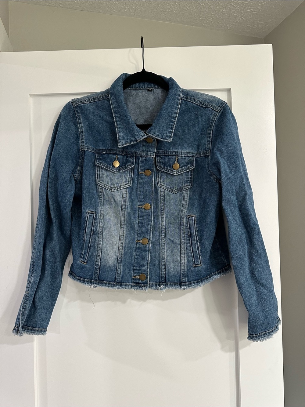 Women’s Cropped Classic Blue Denim Jacket